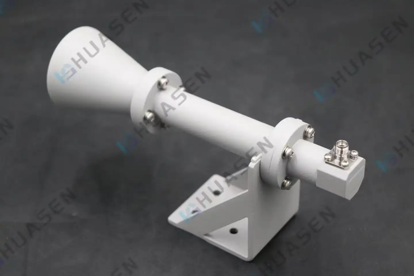 Dual Polarized Horn Antenna Benefits in MIMO RF Systems